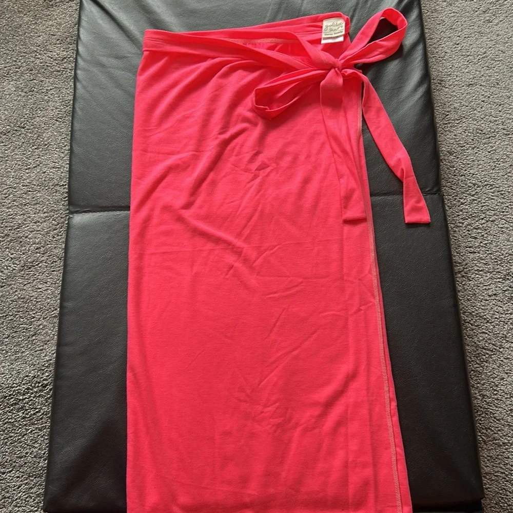 Elegant Pink/Coral Wrap Sarong- bought from Victoria Secret’s
One Size fits all - Picture 4 of 5